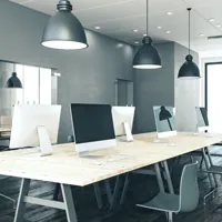 B&uuml;robeleuchtung mit LED-Pendelleuchten